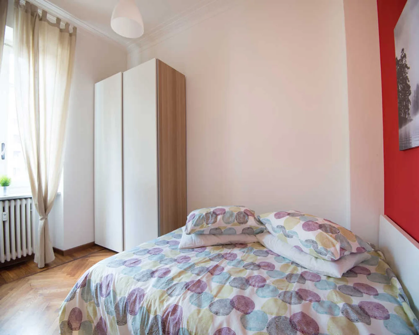 Habitación estudiantil económica cerca del campus en 