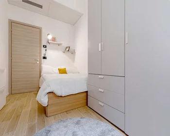 Quarto privado em Via Carlo Pedrotti, imagem 2 de 19