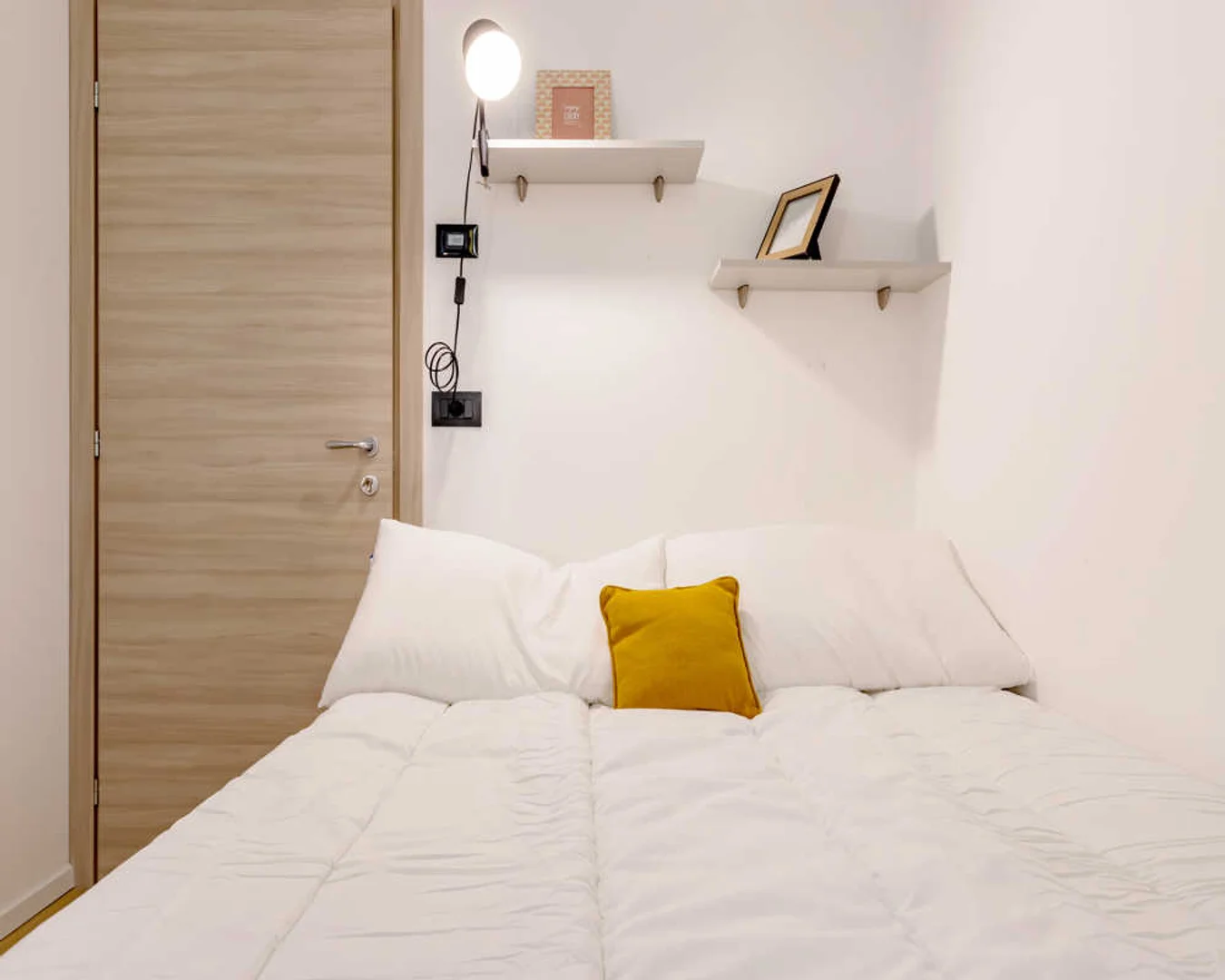 Chambre d'étudiant lumineuse et aérée avec accès facile à l'université dans 