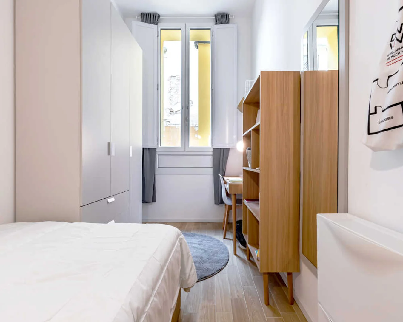 Chambre conviviale pour les étudiants dans  avec des équipements modernes