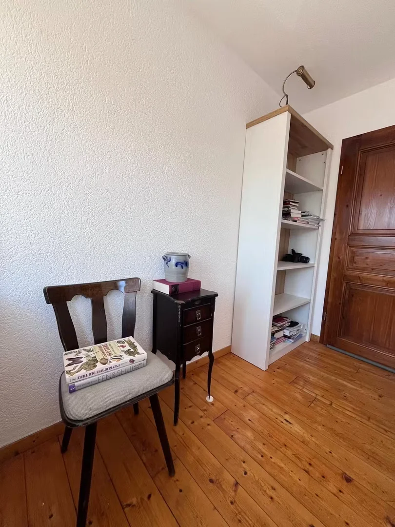 Zimmer in Studentenwohnung in  zu vermieten, voll möbliert