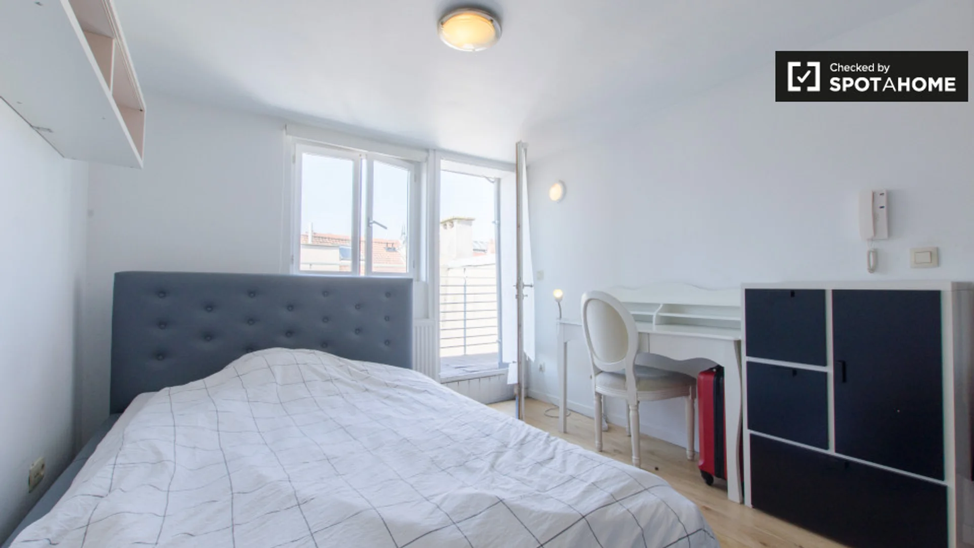 Chambre d'étudiant économique avec emplacement pratique dans