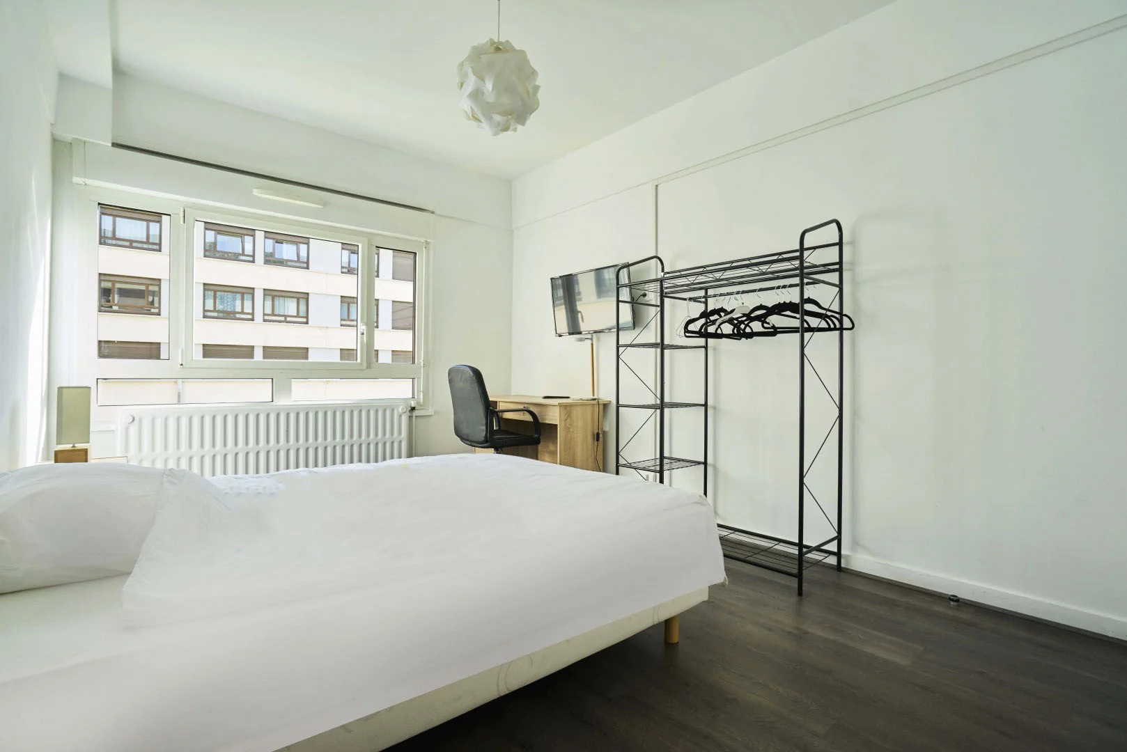 Chambre d'étudiant à avec espace d'étude et installations communes