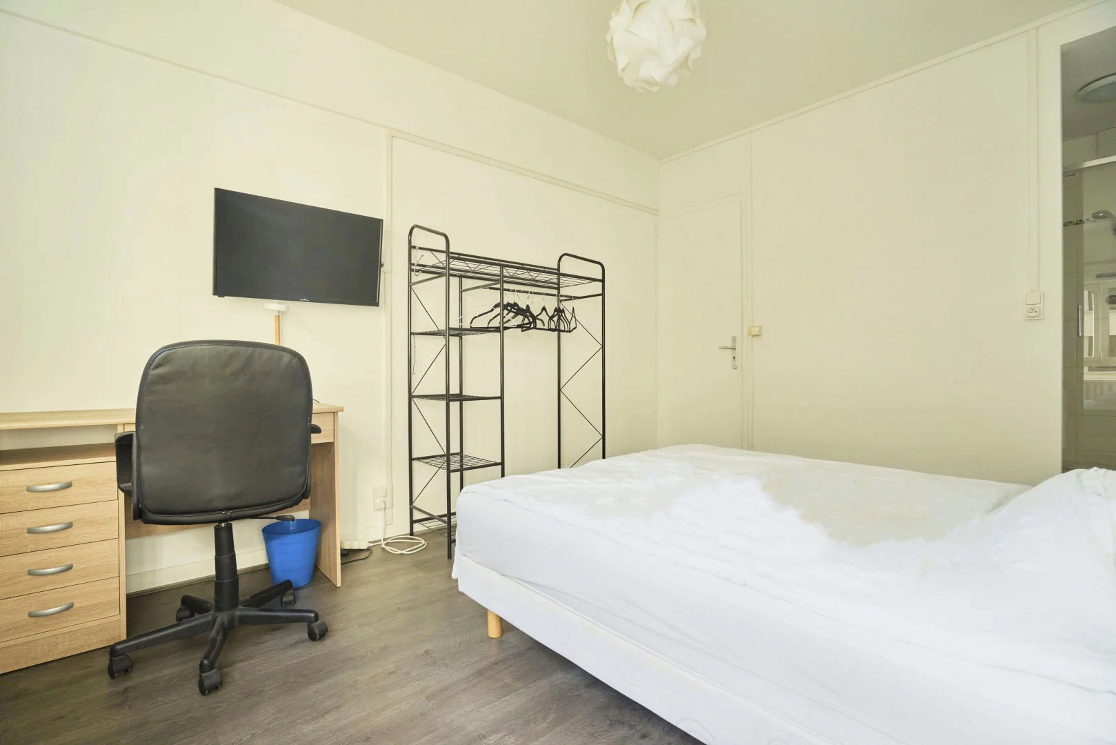 Chambre confortable pour étudiants disponible dans