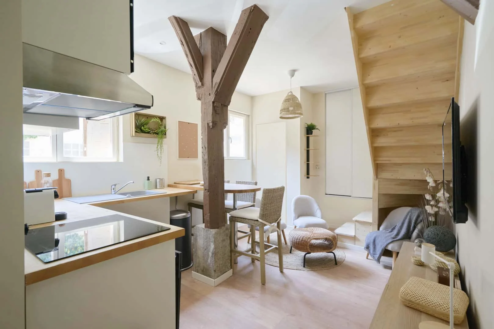 Chambre d'étudiant à  avec espace d'étude et installations communes