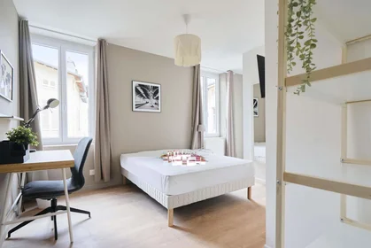 Habitación privada en 9 Rue Martin Munier, 54000 Nancy, France, imagen 1 de 25