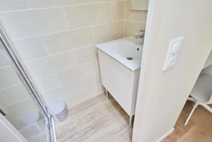 Quarto privado em 53 Rue des Moissons, 51100 Reims, France, imagem 8 de 22