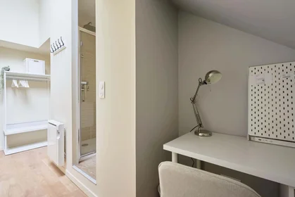 Quarto privado em 53 Rue des Moissons, 51100 Reims, France, imagem 10 de 22