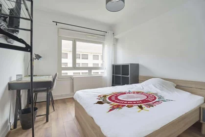 Privatzimmer in der 5 Rue Cardinal Suhard, 51100 Reims, France, bild 1 von 10