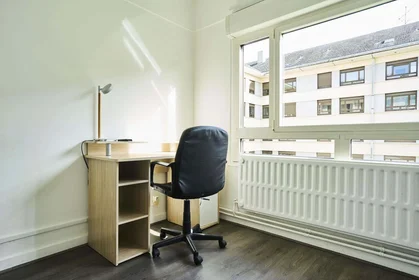 Quarto privado em 1 Rue Cardinal Suhard, 51100 Reims, France, imagem 3 de 13