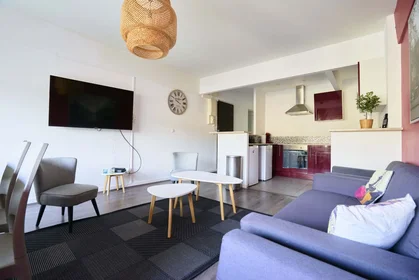 Quarto privado em 1 Rue Cardinal Suhard, 51100 Reims, France, imagem 6 de 13