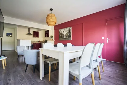 Quarto privado em 1 Rue Cardinal Suhard, 51100 Reims, France, imagem 8 de 13