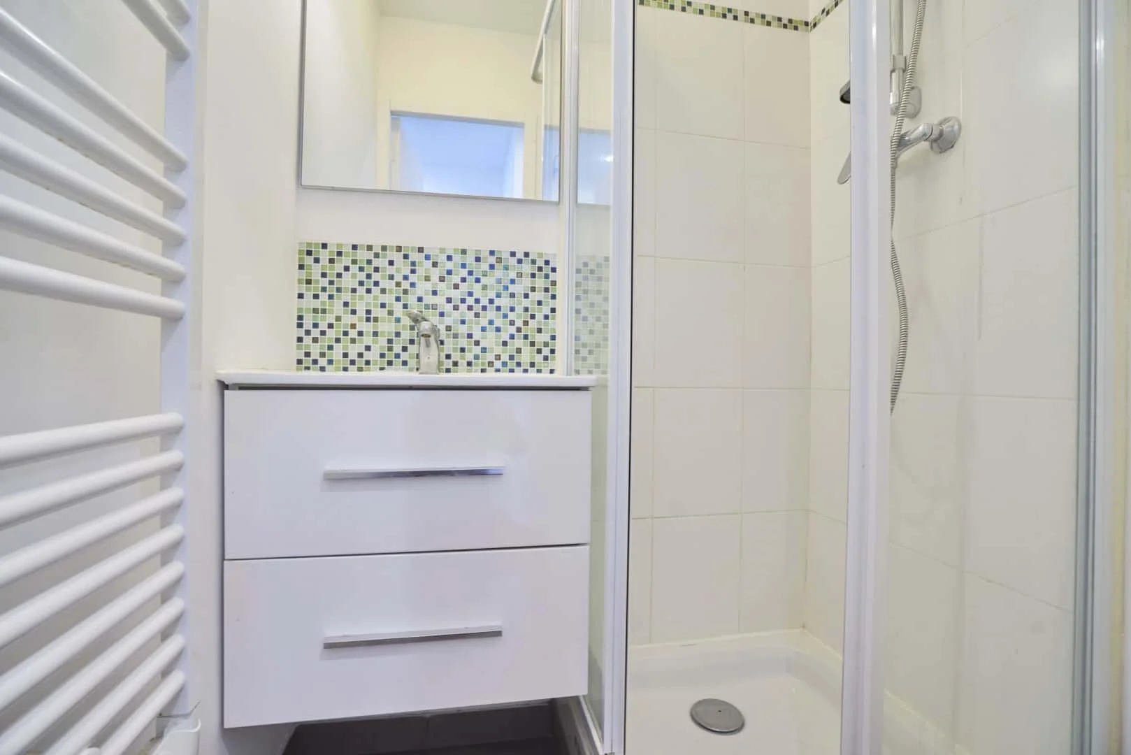 Quarto para alugar em apartamento de estudantes em , totalmente mobilado
