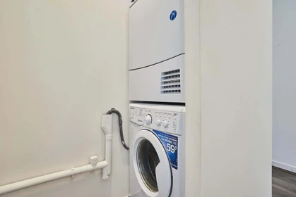 Quarto privado em 1 Rue Cardinal Suhard, 51100 Reims, France, imagem 14 de 14