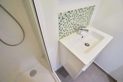 Quarto privado em 1 Rue Cardinal Suhard, 51100 Reims, France, imagem 4 de 14