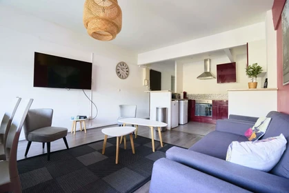 Quarto privado em 1 Rue Cardinal Suhard, 51100 Reims, France, imagem 7 de 14