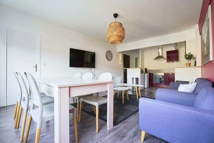 Quarto privado em 1 Rue Cardinal Suhard, 51100 Reims, France, imagem 8 de 14