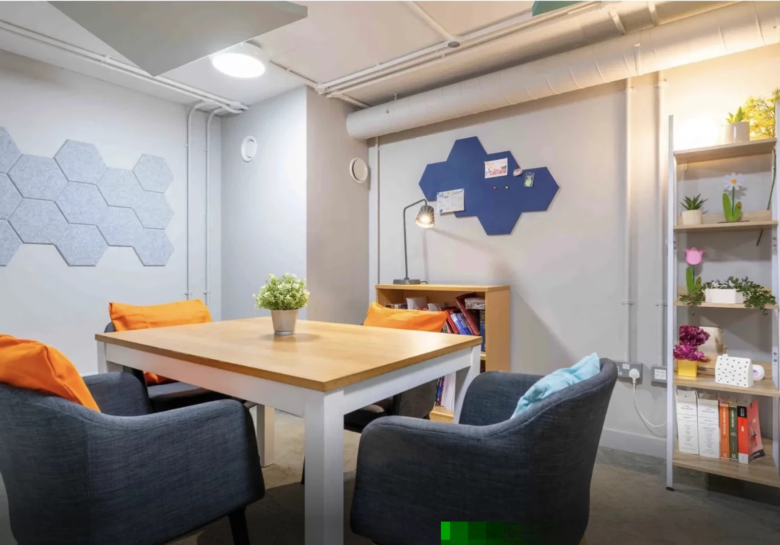 Chambre abordable pour les étudiants avec un bon éclairage dans 