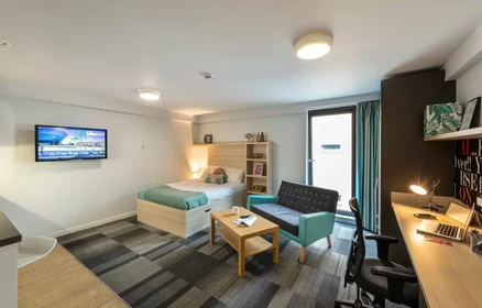 Private room at Caledonia Street, image 1 of 10