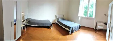 Chambre en colocation dans un appartement de 3 chambres Florence