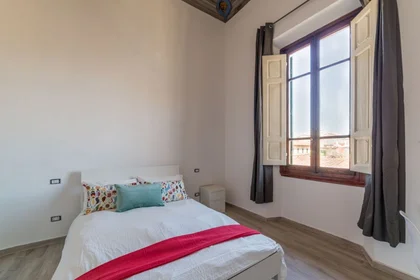 Habitación privada en Via Giotto, 37, 50121 Firenze FI, Italy, imagen 2 de 23