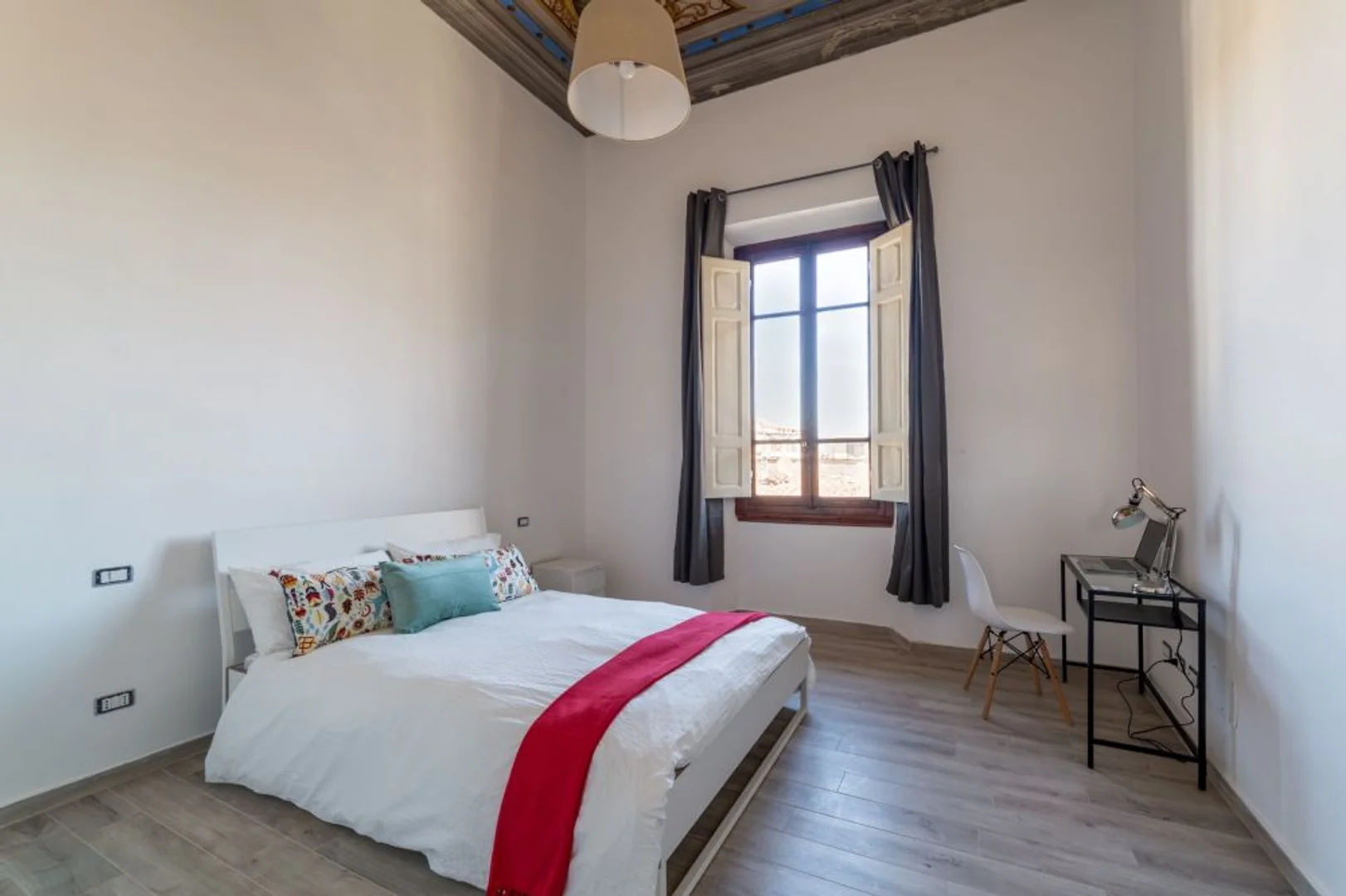 Habitación en apartamento estudiantil en alquiler en , completamente amueblado