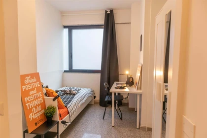 Casteddu-cagliari de ortak bir dairede kiralık oda