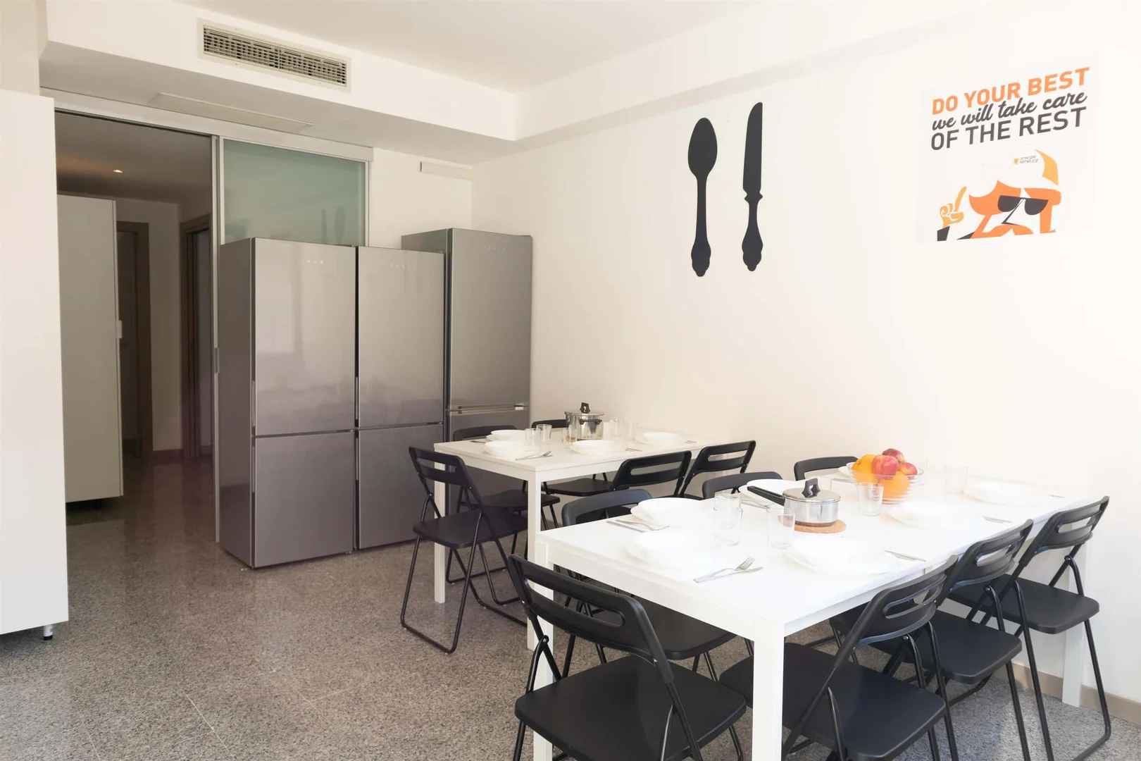 Habitación estudiantil amplia y cómoda en