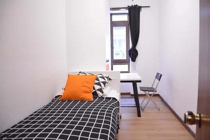 Chambre privée à Via Tigellio, 20, 09123 Cagliari CA, Italy, image 3 de 11