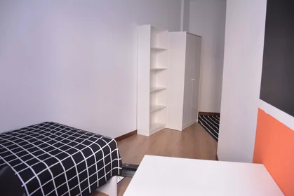 Chambre privée à Via Tigellio, 20, 09123 Cagliari CA, Italy, image 3 de 12