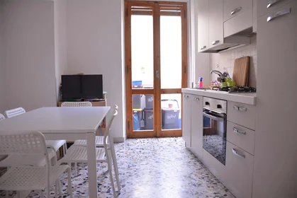 Stanza privata in Via Pola, 26, 09123 Cagliari CA, Italy, immagine 4 di 9