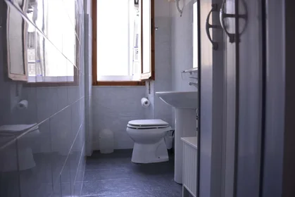 Stanza privata in Via Pola, 26, 09123 Cagliari CA, Italy, immagine 5 di 9