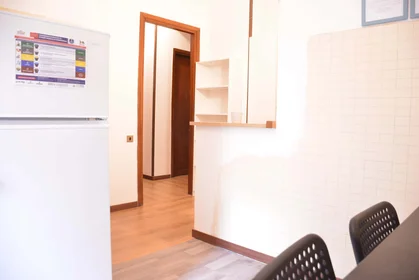 Quarto privado em Via Tigellio, 20, 09123 Cagliari CA, Italy, imagem 7 de 12