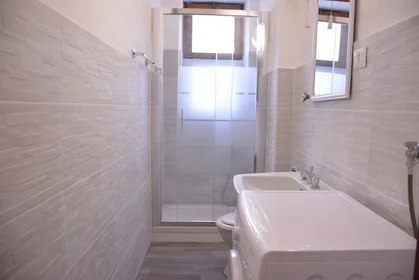 Quarto privado em Via Tigellio, 20, 09123 Cagliari CA, Italy, imagem 9 de 12