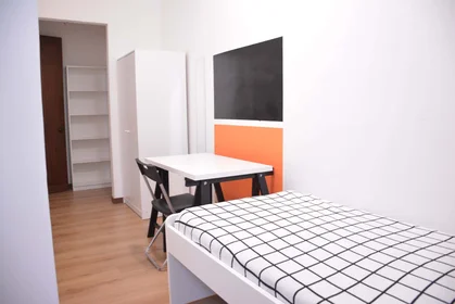Chambre privée à Via Tigellio, 20, 09123 Cagliari CA, Italy, image 2 de 11