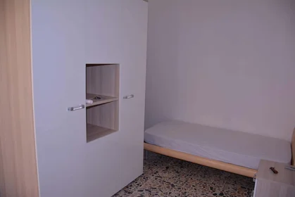 Quarto privado em Via Pola, 26, 09123 Cagliari CA, Italy, imagem 1 de 10