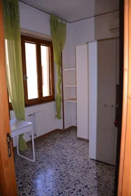 Quarto privado em Via Pola, 26, 09123 Cagliari CA, Italy, imagem 3 de 10