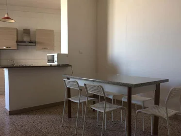 Quarto privado em Via Ingurtosu, 9, 09121 Cagliari CA, Italy, imagem 4 de 8