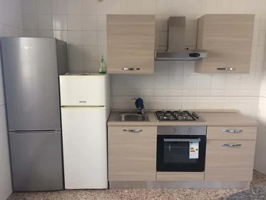 Quarto privado em Via Ingurtosu, 9, 09121 Cagliari CA, Italy, imagem 5 de 8