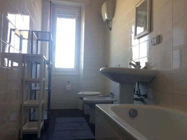 Quarto privado em Via Ingurtosu, 9, 09121 Cagliari CA, Italy, imagem 7 de 8