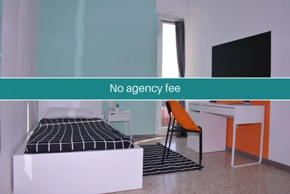 Prywatny pokój Via Ingurtosu, 9, 09121 Cagliari CA, Italy, obraz 1 9