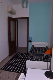 Stanza privata in Via dei Giudicati, 1, 09131 Cagliari CA, Italy, immagine 2 di 9
