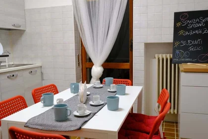 Quarto privado em Via Torino, 8, 07100 Sassari SS, Italy, imagem 14 de 29