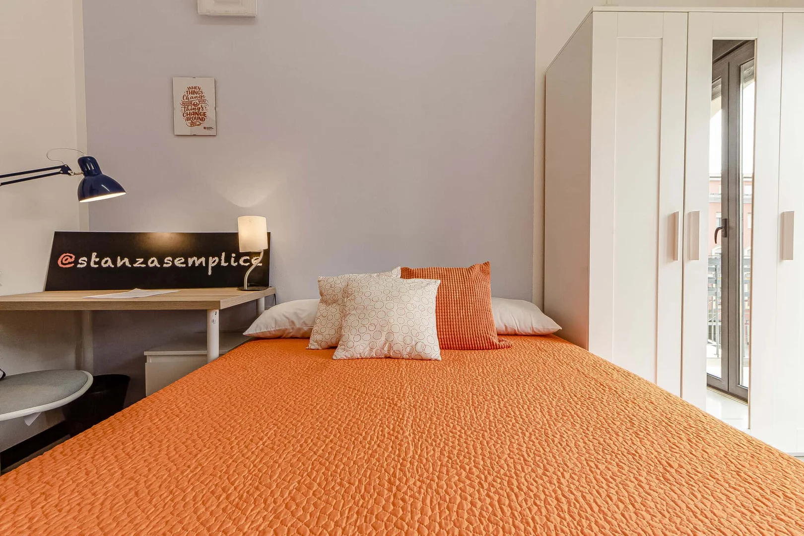 Quarto para alugar em apartamento de estudantes em , totalmente mobilado