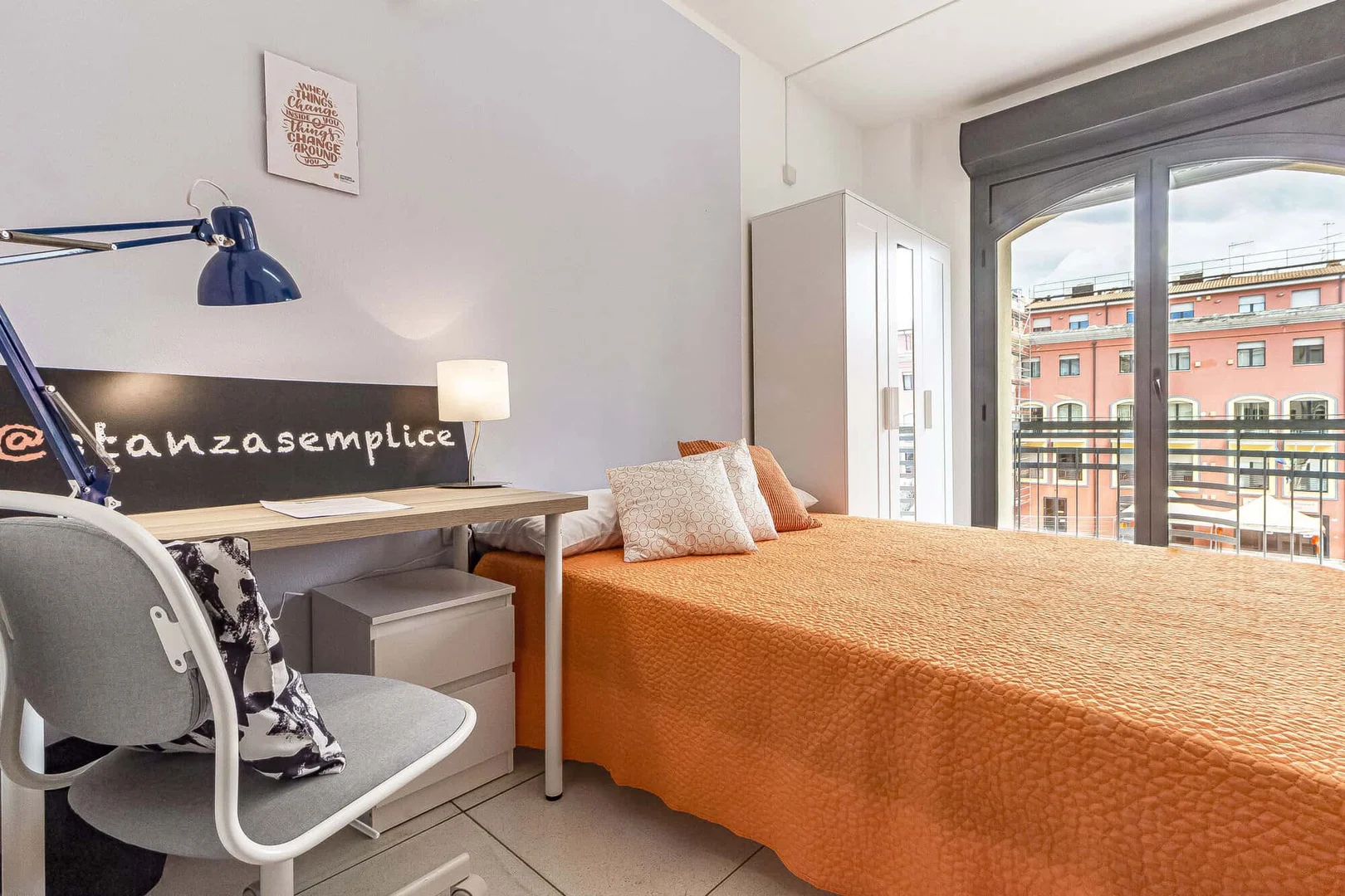 Quarto amigo do estudante em  com comodidades modernas
