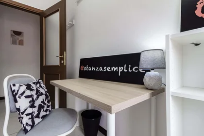 Quarto privado em Via Michele Coppino, snc, 07100 Sassari SS, Italia, imagem 5 de 16
