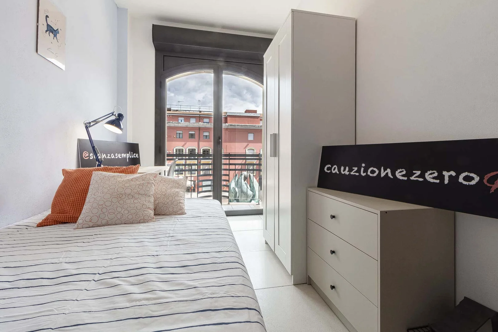 Quarto amigo do estudante em com comodidades modernas