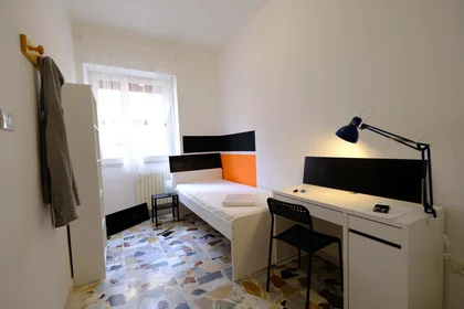 Quarto privado em Via Nizza, 29, 07100 Sassari SS, Italy, imagem 2 de 15