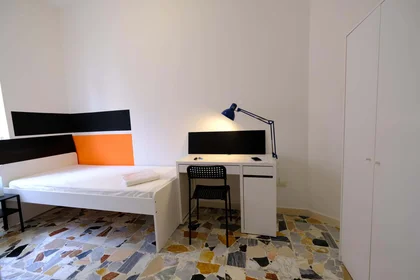Quarto privado em Via Nizza, 29, 07100 Sassari SS, Italy, imagem 3 de 15