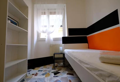 Quarto privado em Via Nizza, 29, 07100 Sassari SS, Italy, imagem 6 de 15